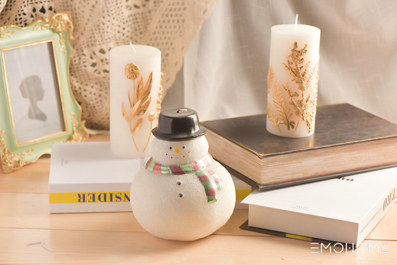 Add a Festive Look to Your Home With a Christmas Decorative Candle